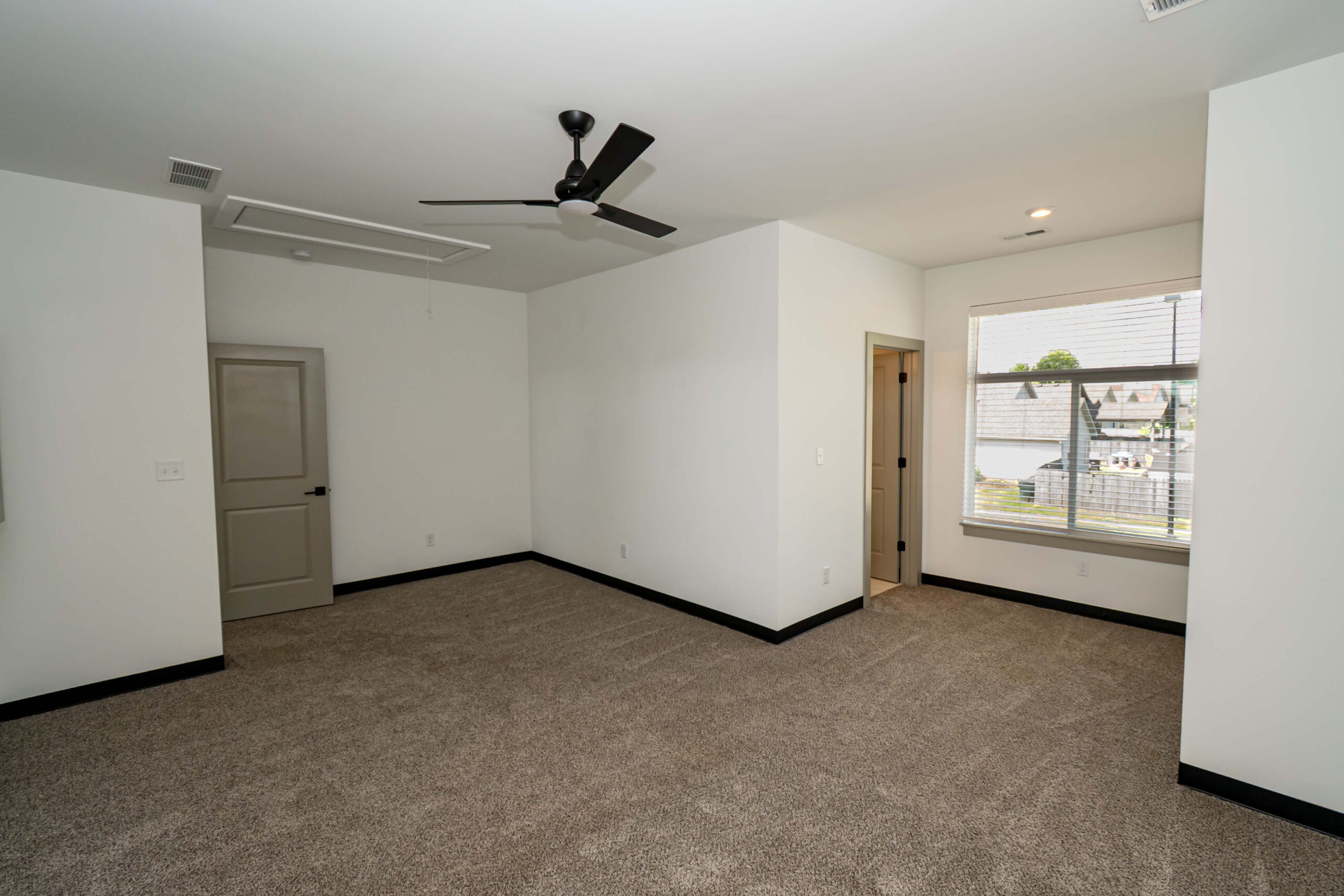 2 Bedroom Units photo 4