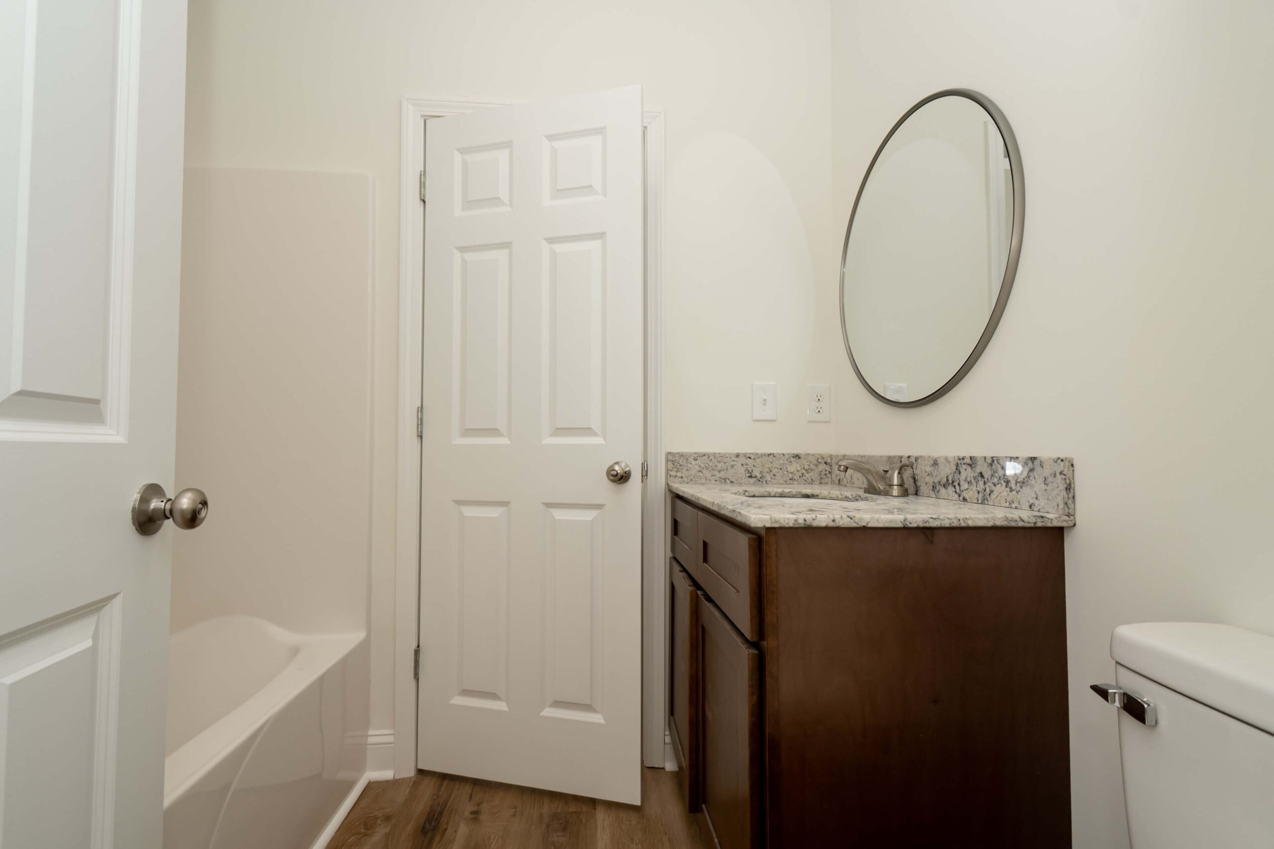 1 bed - 1 bath photo 2